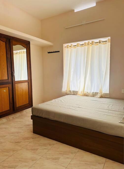 Home At Guruvayur 2 Ac Room,1 Single Bed,Kitchen Exterior foto